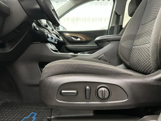 Used 2018 Red GMC SLE image 17