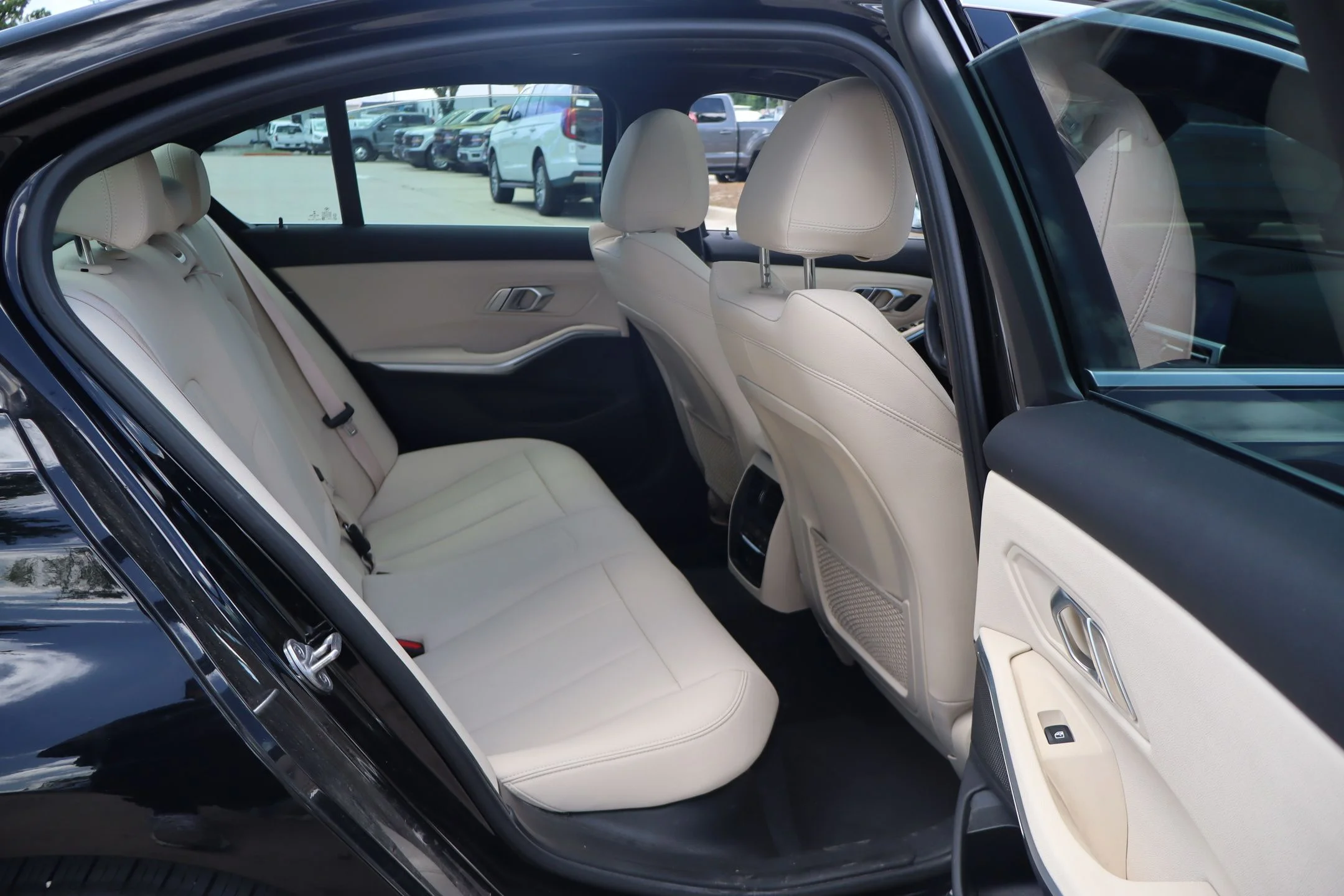 Used 2021 Black BMW 330i image 29