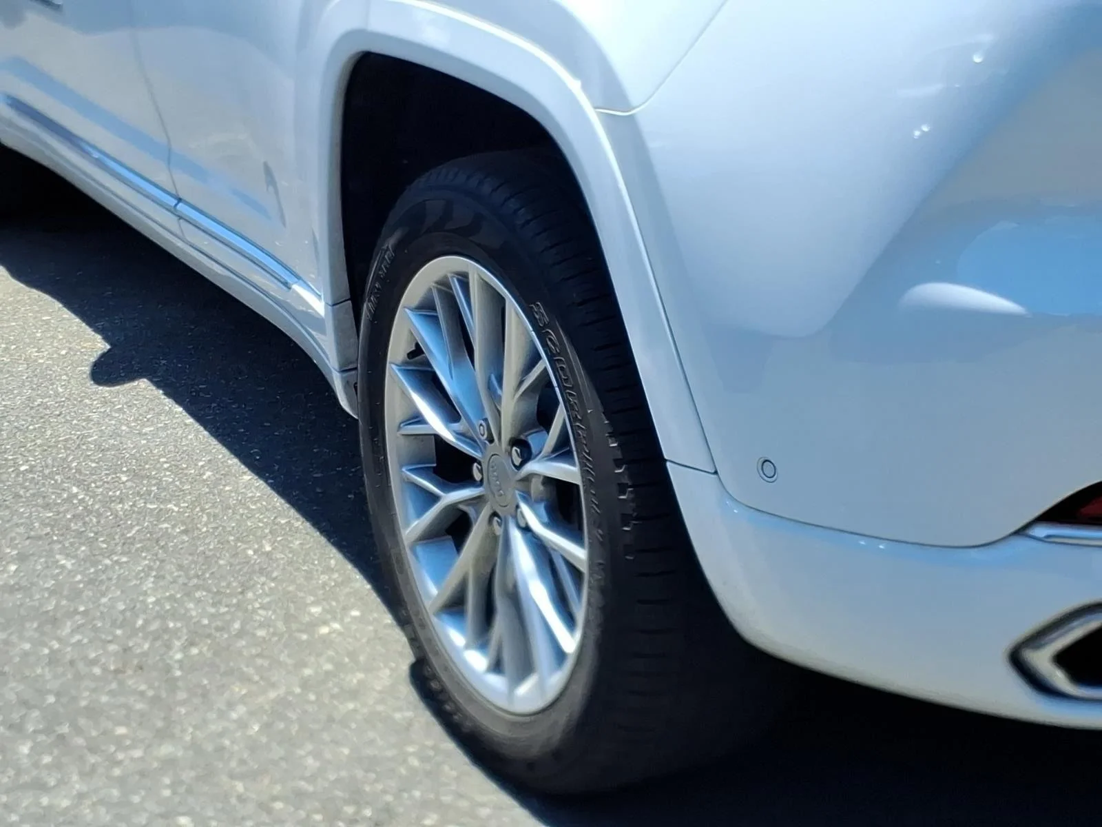 Used 2023 Bright White Clearcoat Jeep Summit image 14