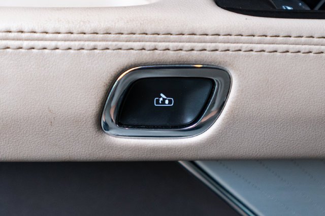 Used 2022 Blue Lincoln Grand Touring image 22