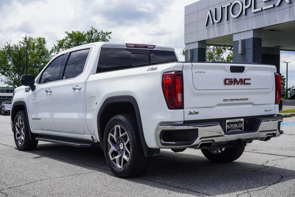Used 2022 White GMC SLT image 31