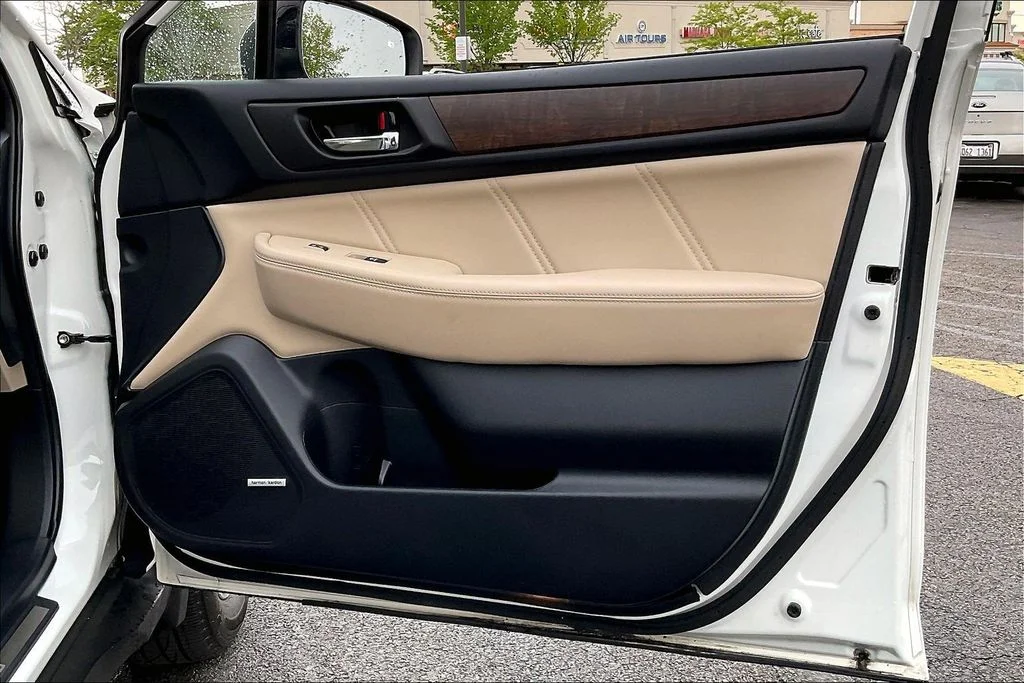 Used 2018 White Subaru 2.5i image 26