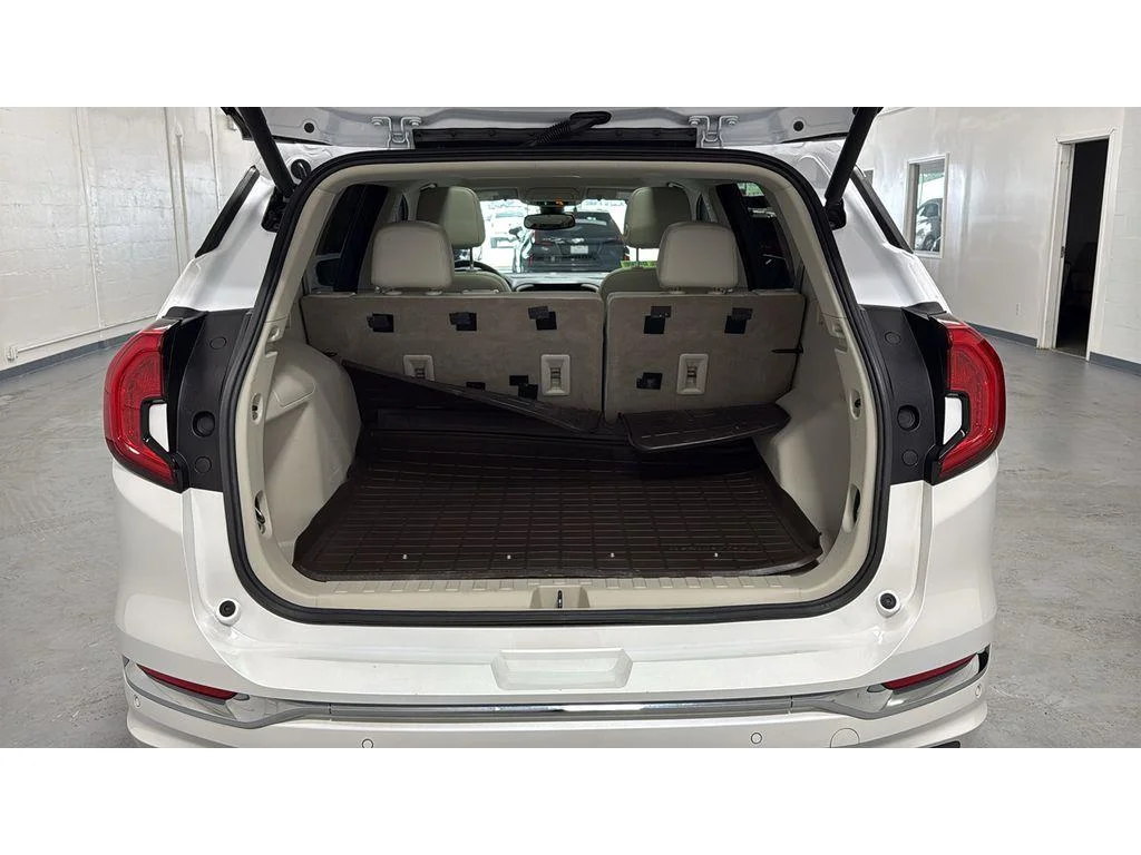 Certified Used 2023 White Frost Tricoat GMC Denali image 9