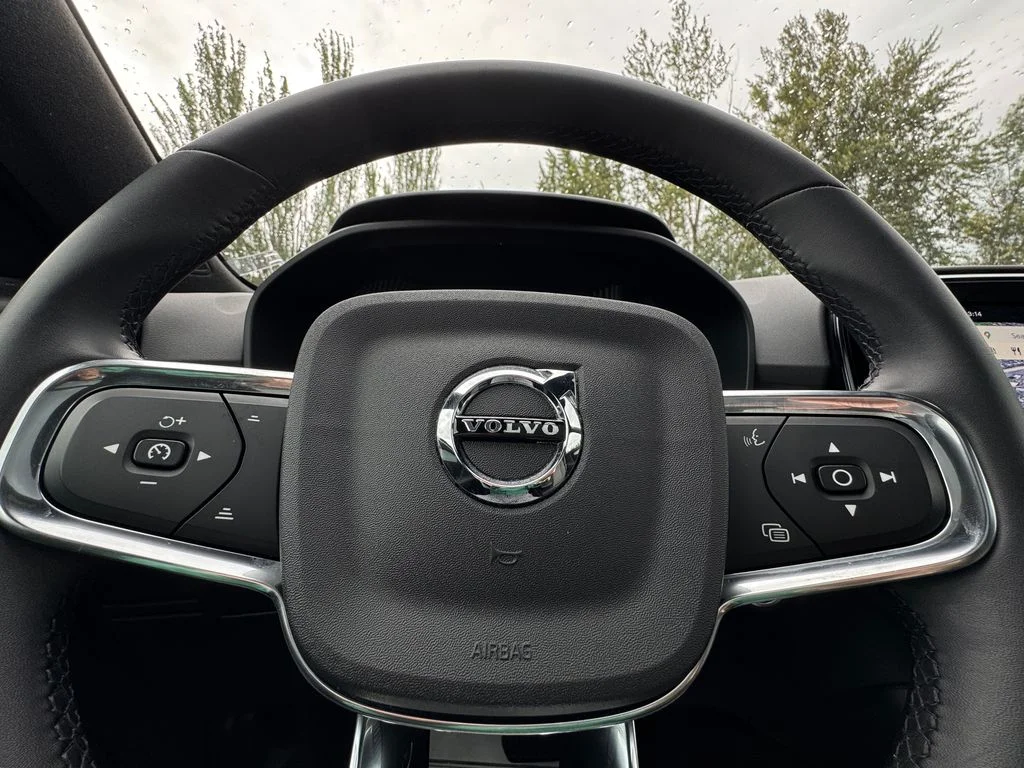 2024 Volvo XC40 Core - Photo 18
