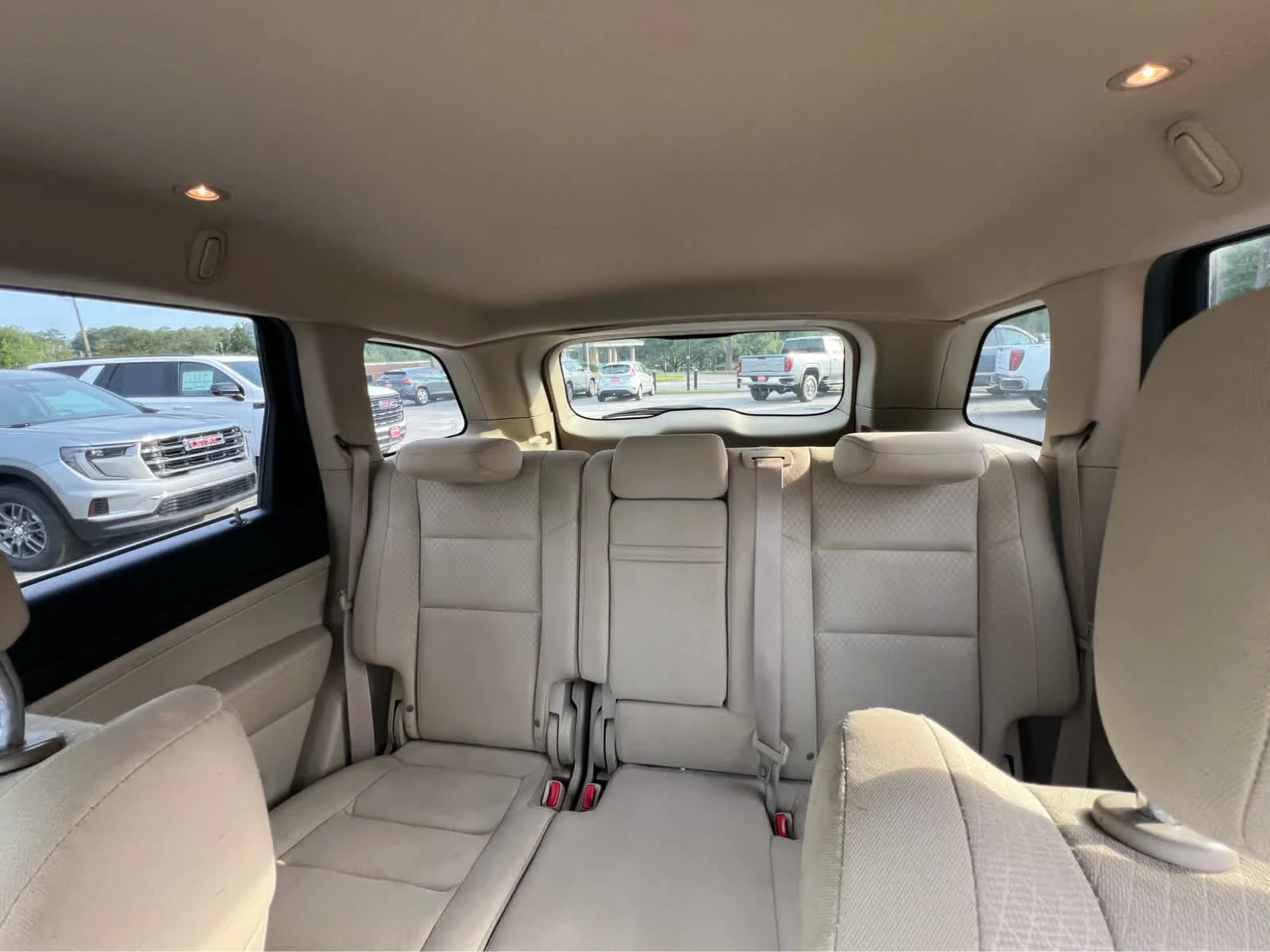 Used 2018  Jeep Laredo E image 7
