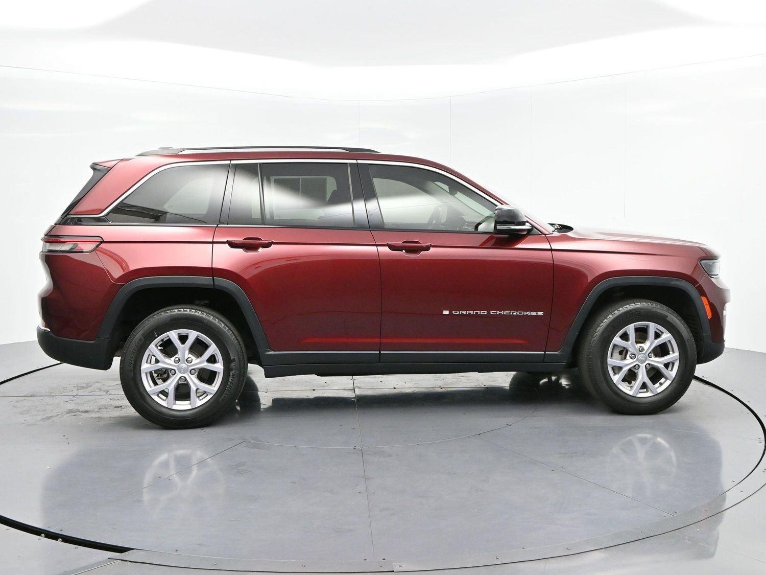 Used 2022 Red Jeep Limited image 8