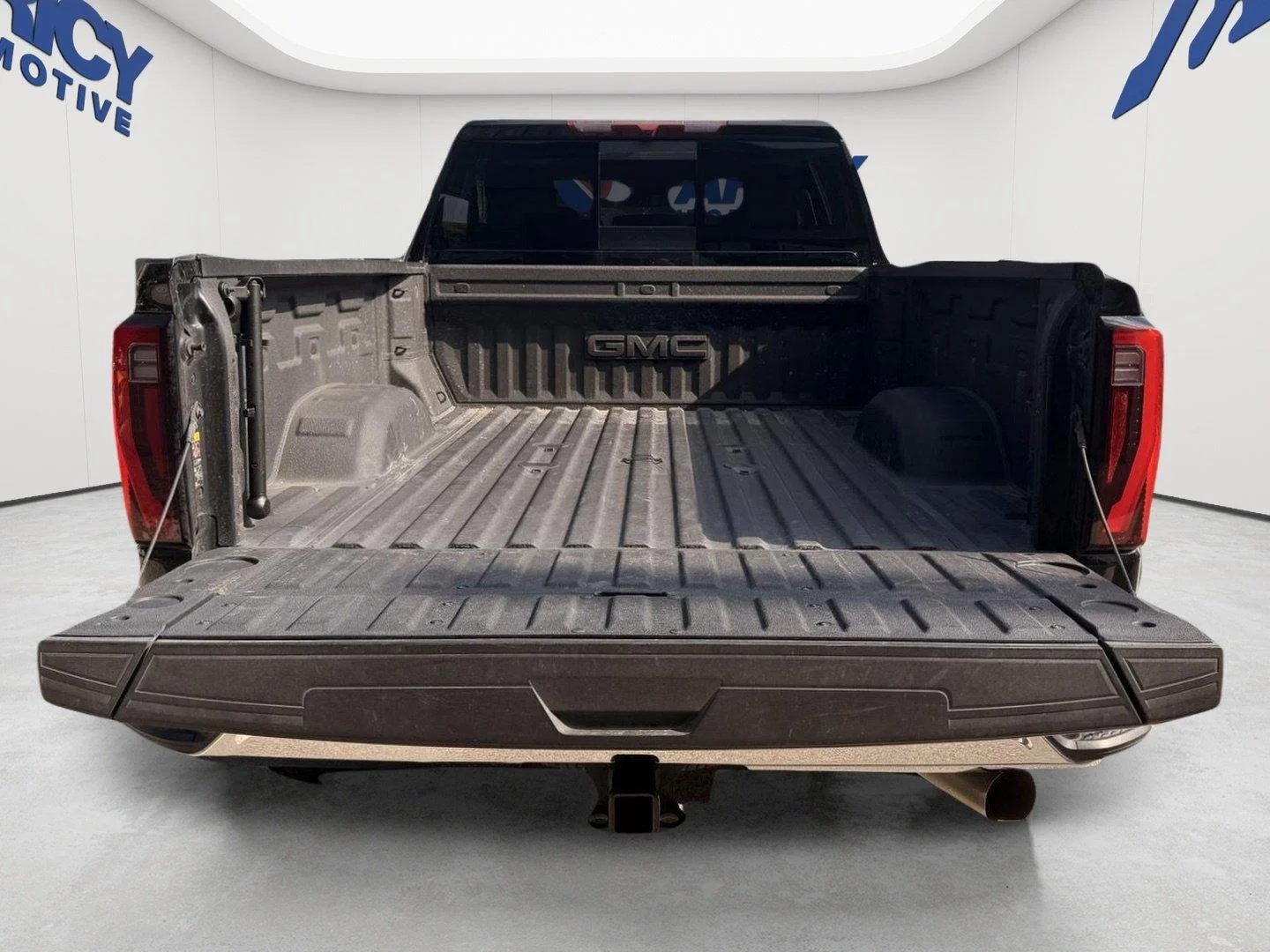 Used 2025 Onyx Black GMC SLT image 6
