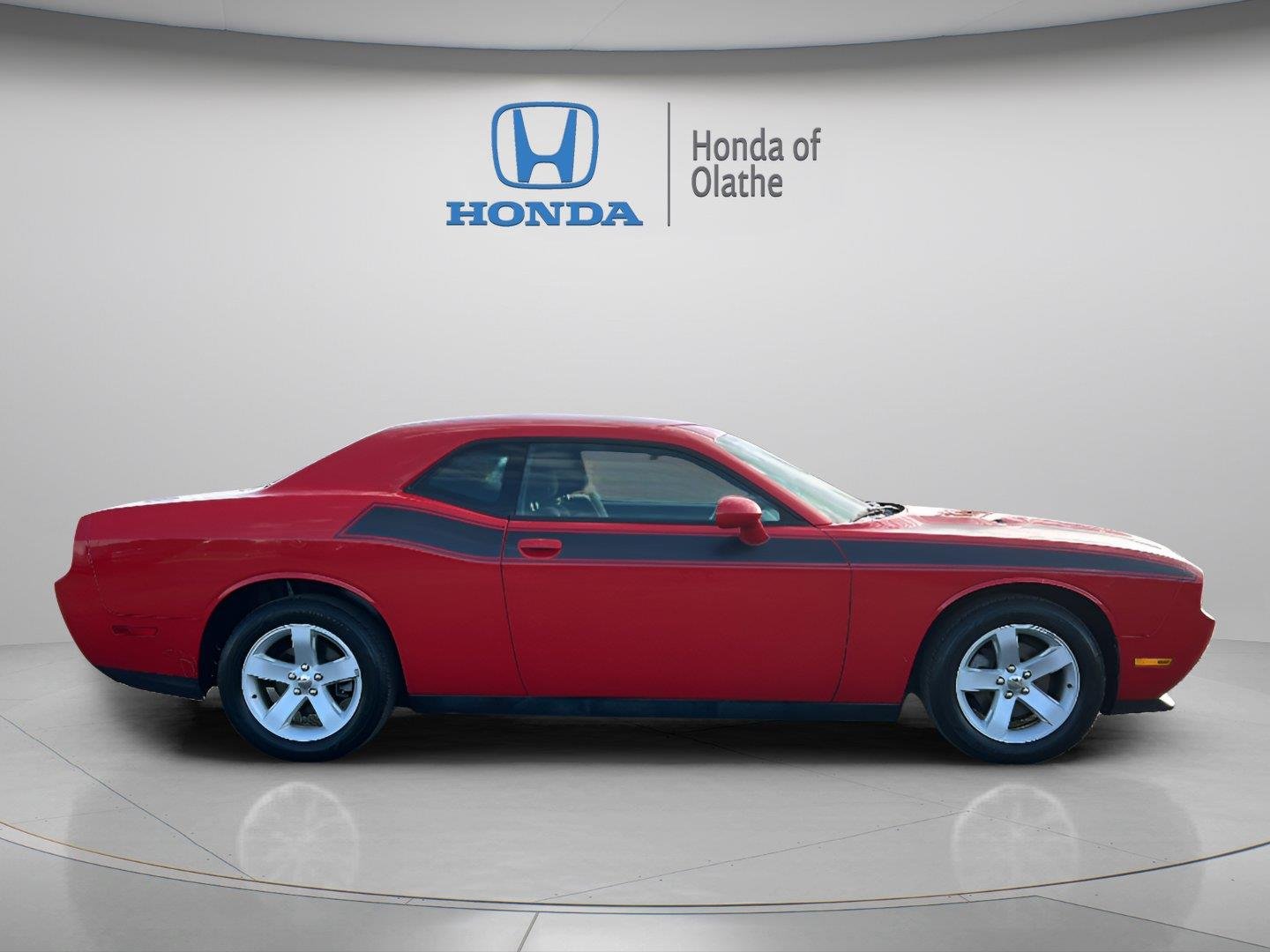 Used 2014 Dodge Challenger SXT with VIN 2C3CDYAG5EH260638 for sale in Kansas City