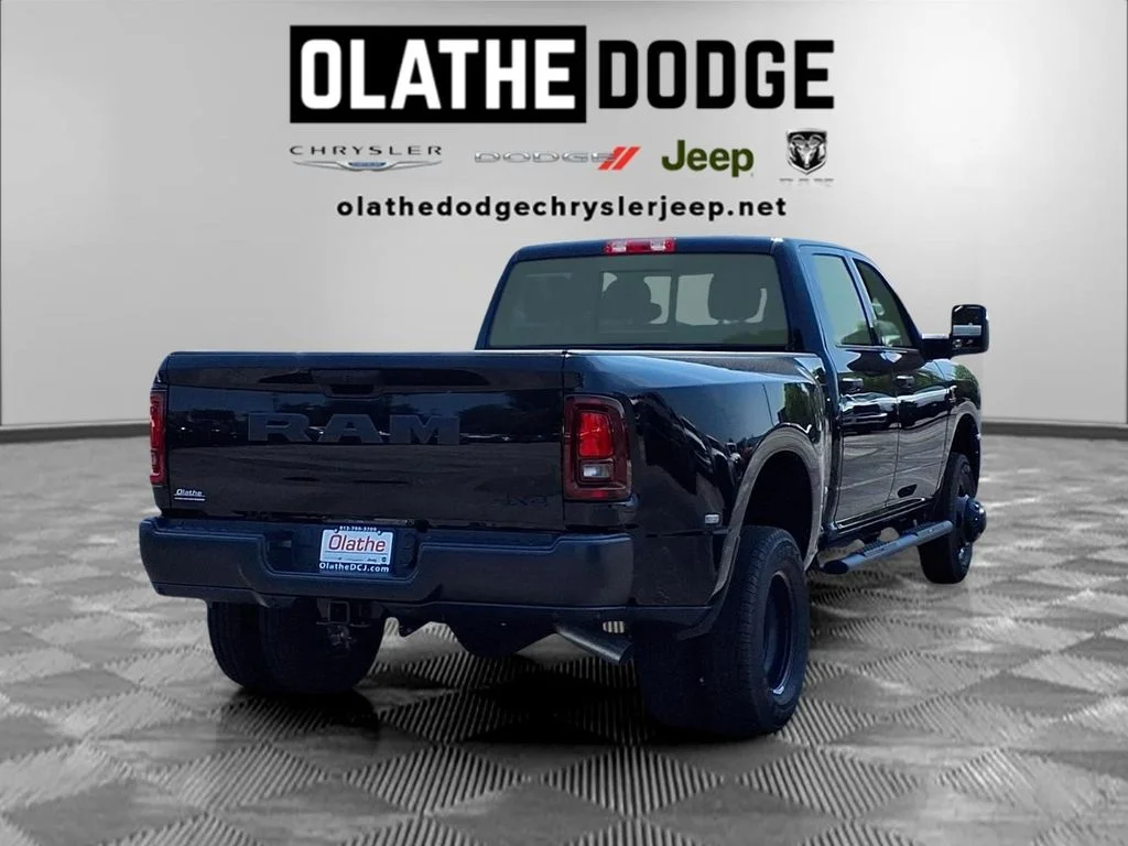 New 2026 Diamond Black Crystal Pearl-Coat Exterior Paint RAM Tradesman image 26