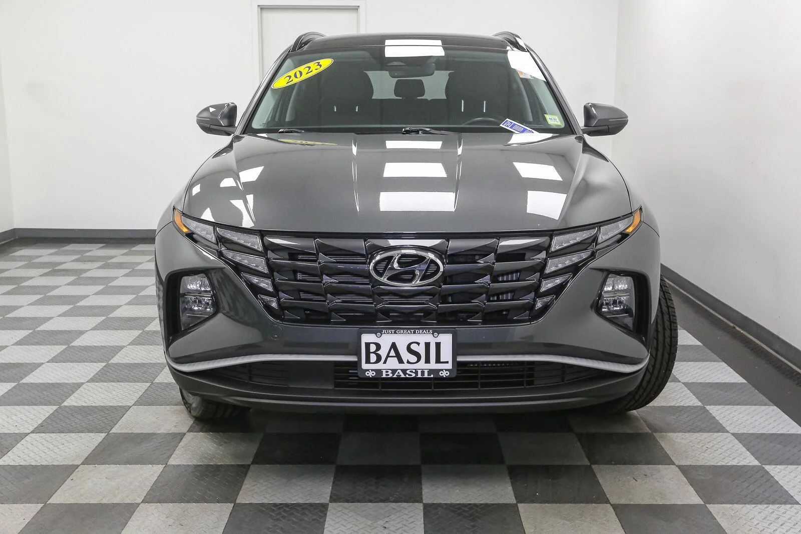 Used 2023 Amazon Gray Hyundai SEL Convenience image 3