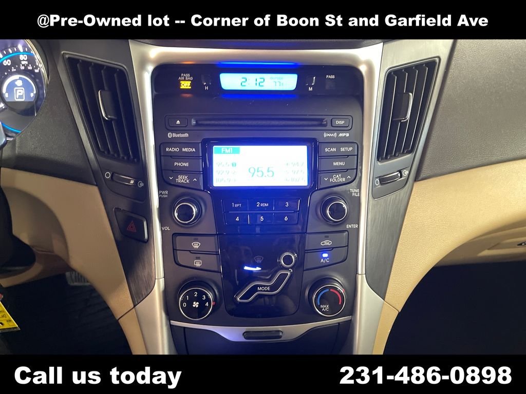 Used 2013 Red Hyundai GLS image 19