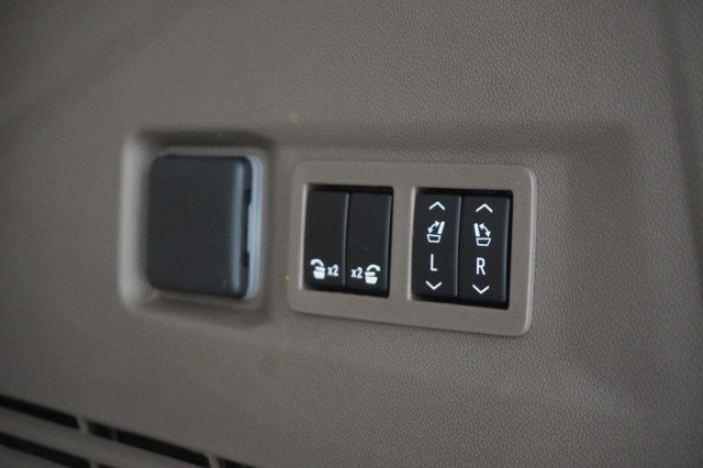 2026 GMC Yukon Denali - Photo 9