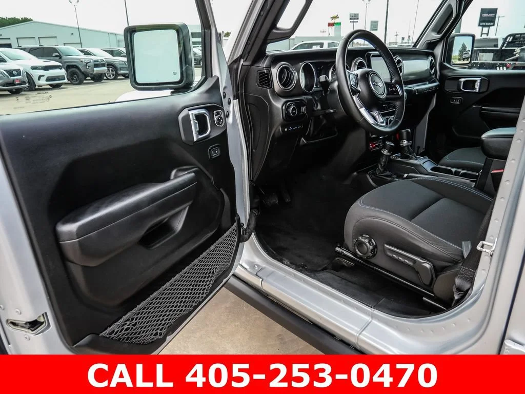 Used 2023 Silver Jeep Rubicon 4x4 image 37