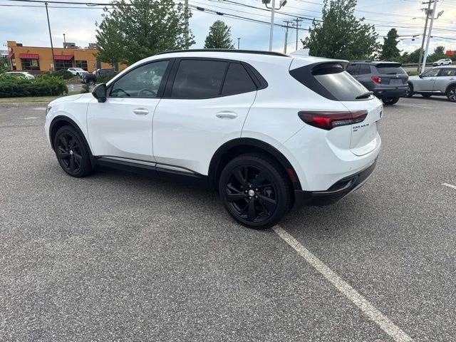 Used 2021 Summit White Buick Essence image 11