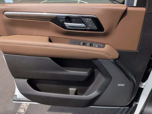 New 2026 Polar White Tricoat Chevrolet High Country image 25
