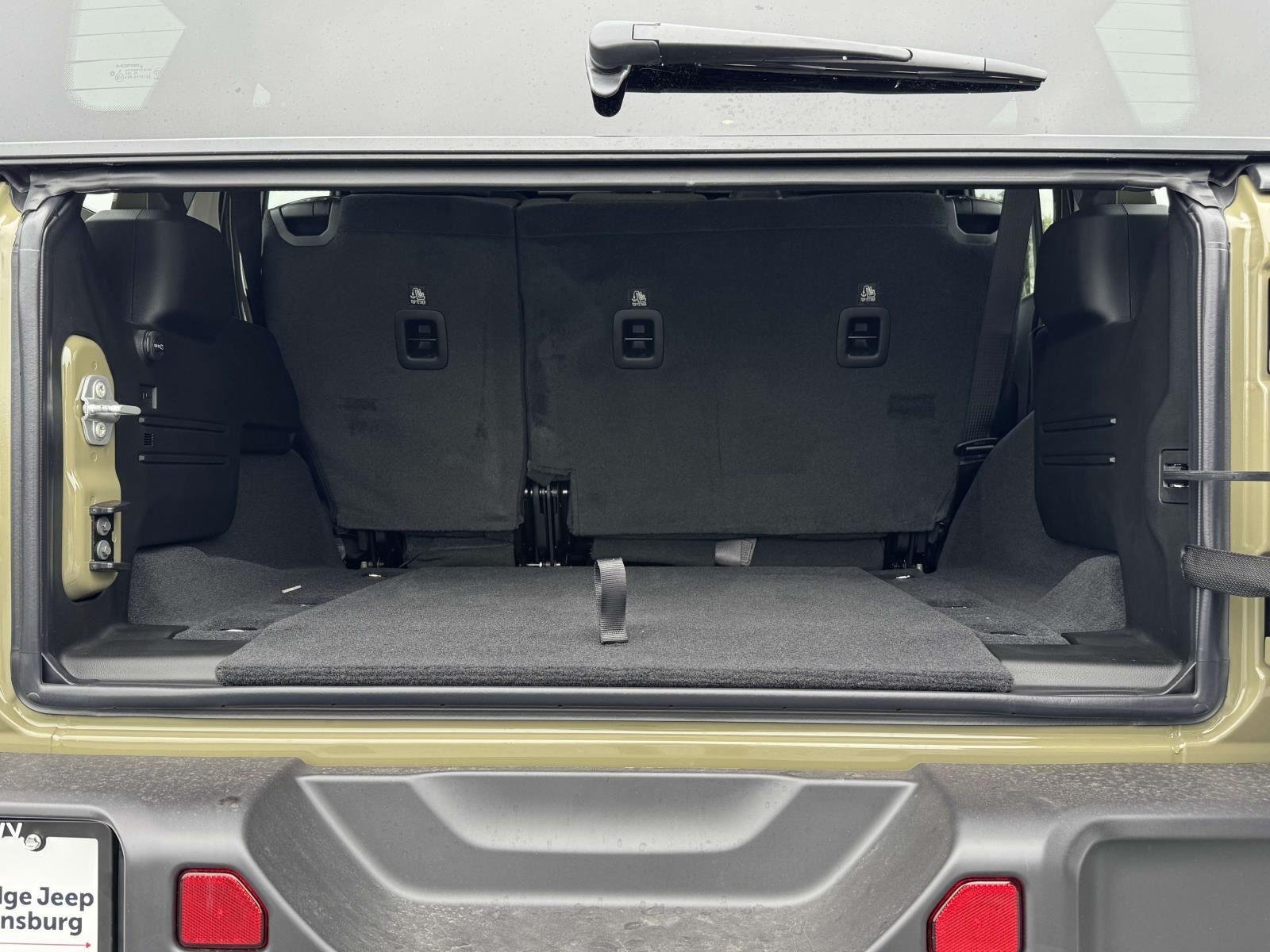 2025 Jeep Wrangler 4-Door Rubicon - Photo 16