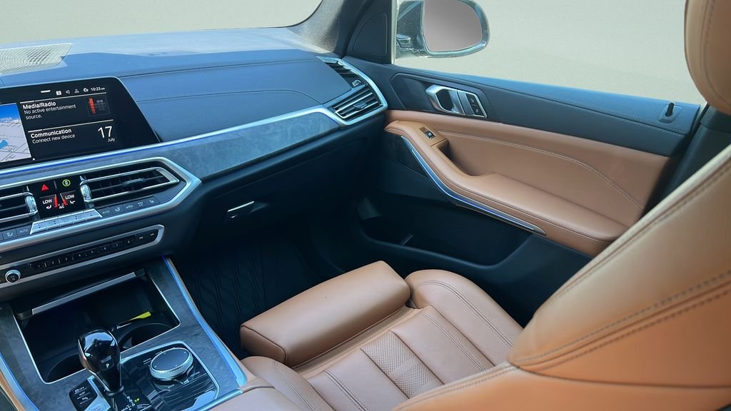 Used 2022 Green BMW sDrive40i image 13