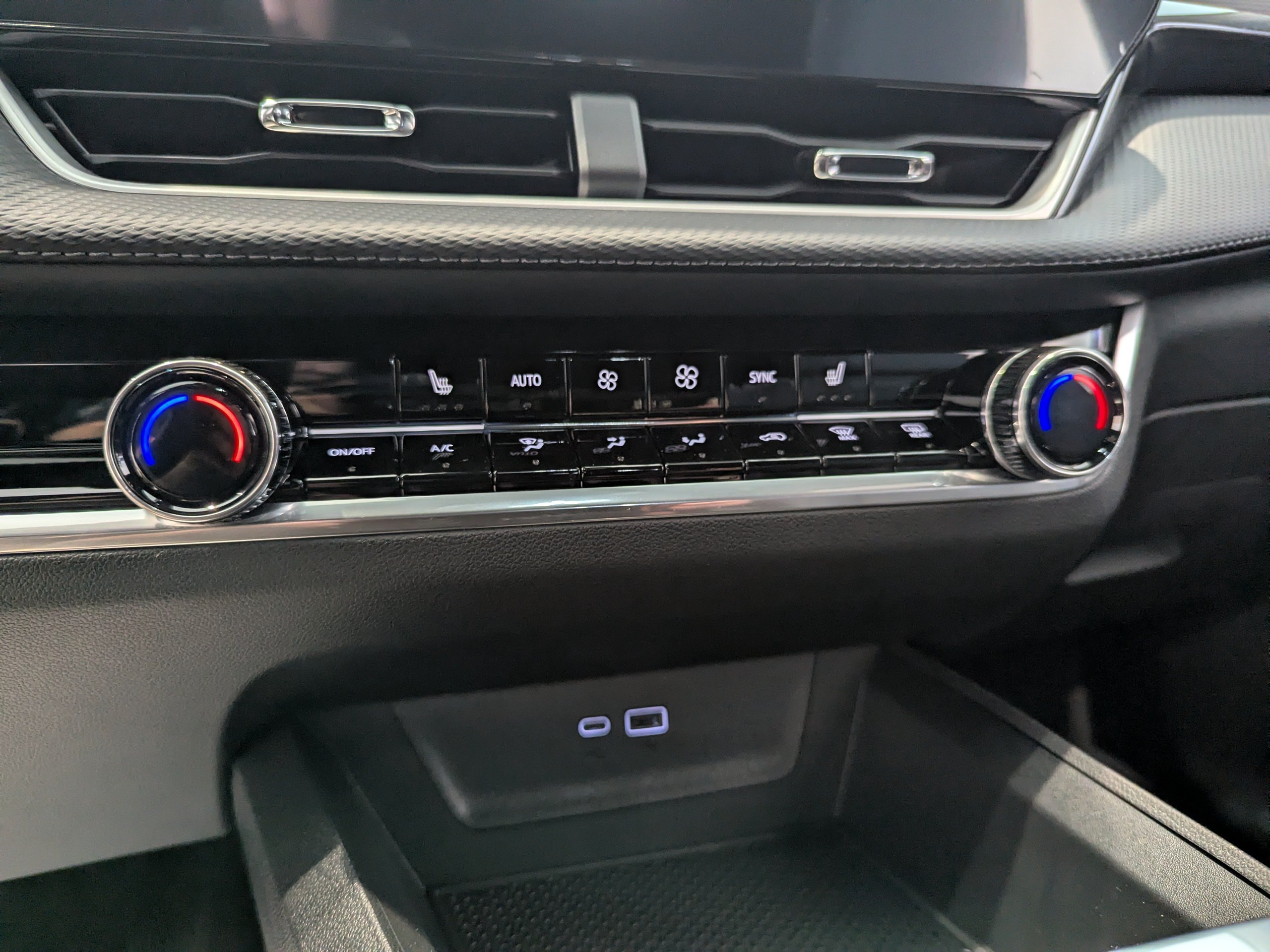 2027 Chevrolet Equinox LT - Photo 13