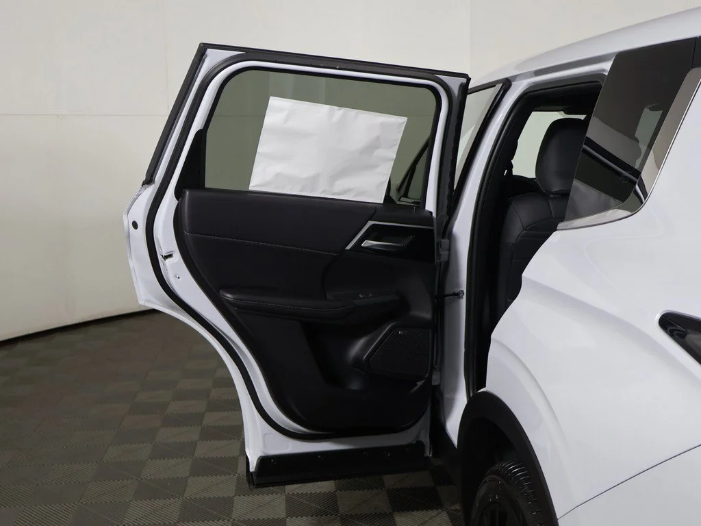 New 2027 White Mitsubishi LE image 21