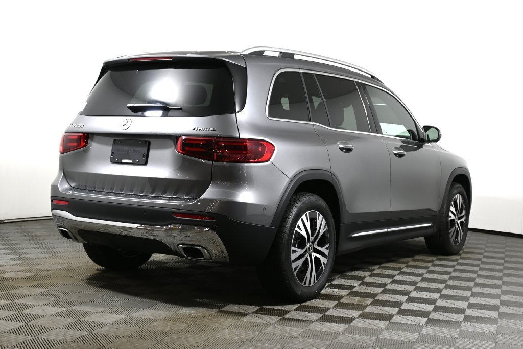 Used 2026 Mountain Grey Metallic Mercedes-Benz GLB 250 image 7