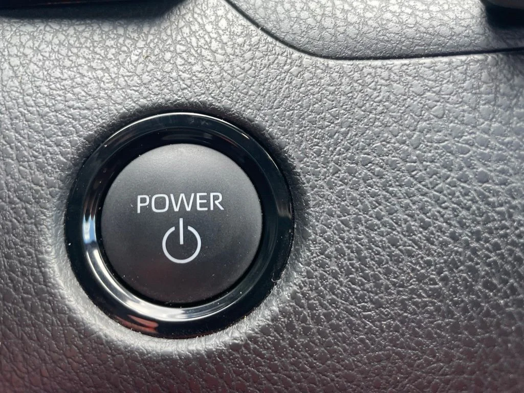 2025 Toyota Camry SE - Photo 27