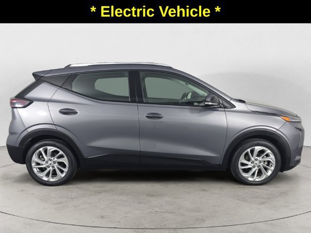 Used 2023 GRAY GHOST METALLIC Chevrolet LT image 4