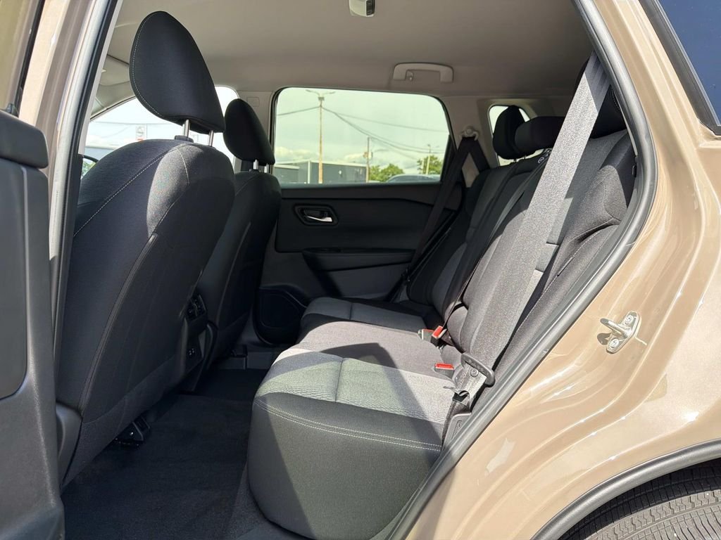 Used 2024  Nissan SV image 15