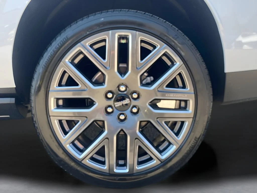 New 2026 Glacier White Tricoat GMC Denali Ultimate image 41