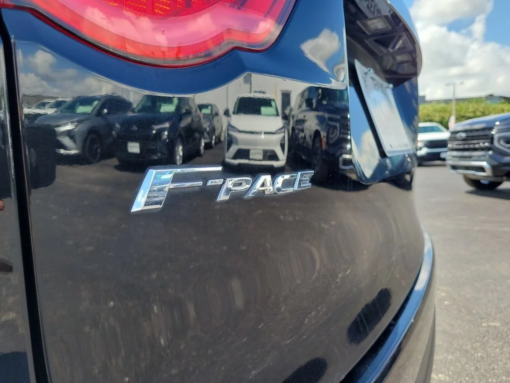 Used 2019 Black Jaguar 30t Portfolio image 32