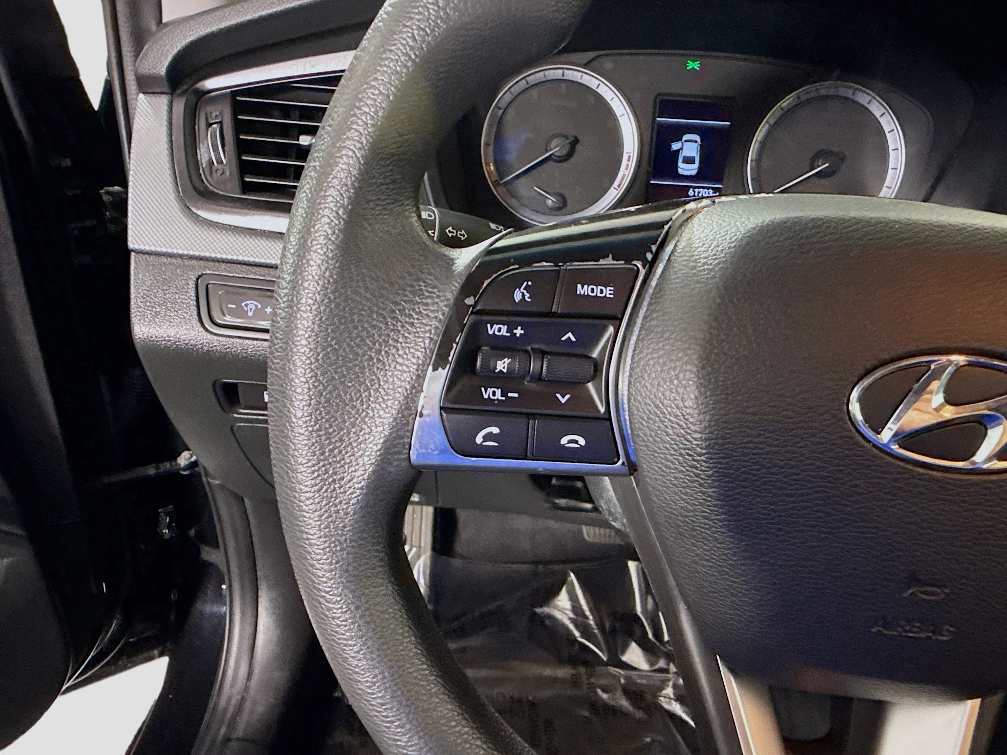 Used 2018 Phantom Black Hyundai SE image 10