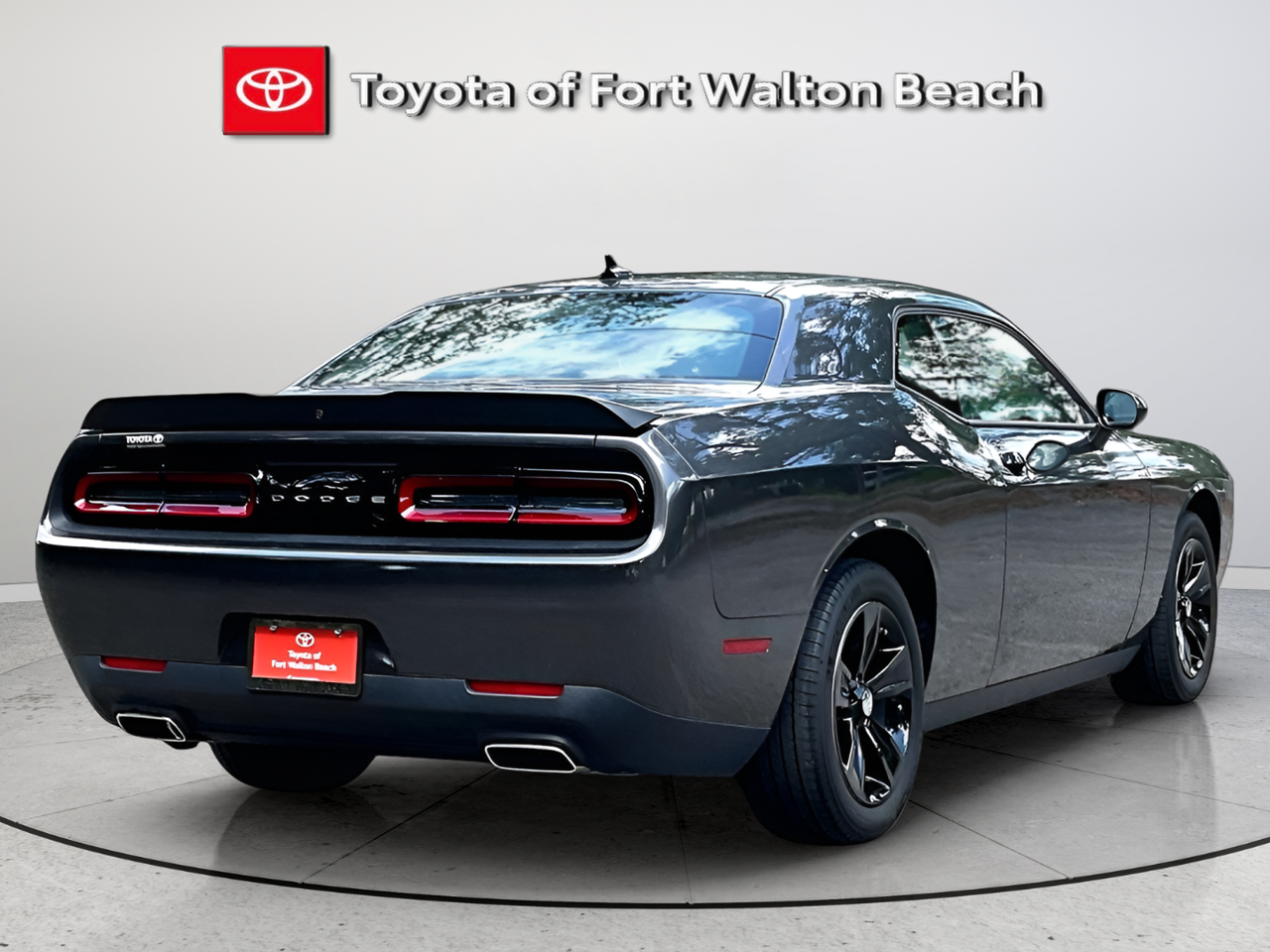 Used 2023 Gray Dodge SXT image 6