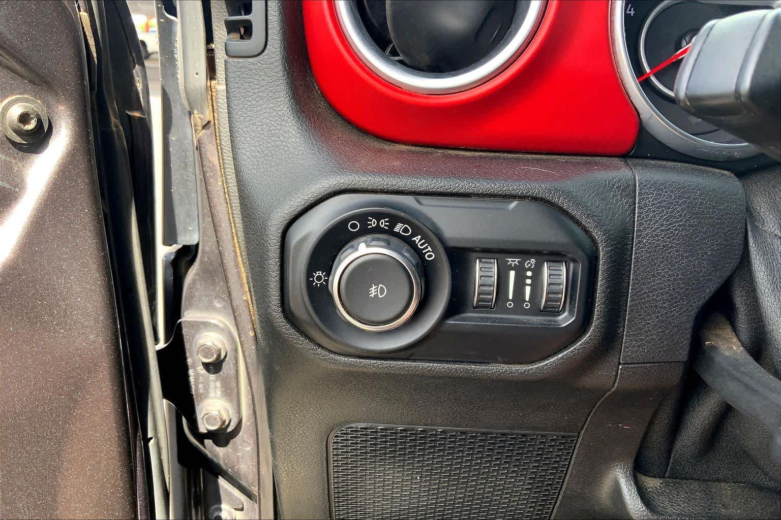 Used 2018 Granite Crystal Metallic Clearcoat Jeep Rubicon image 35