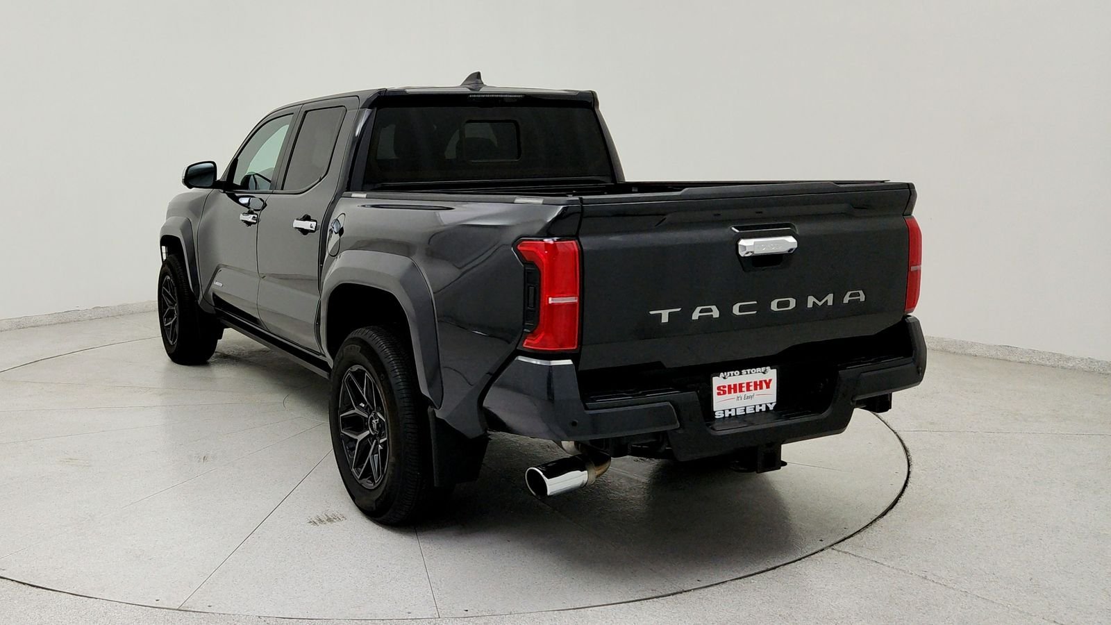 Used 2024  Toyota Limited image 5