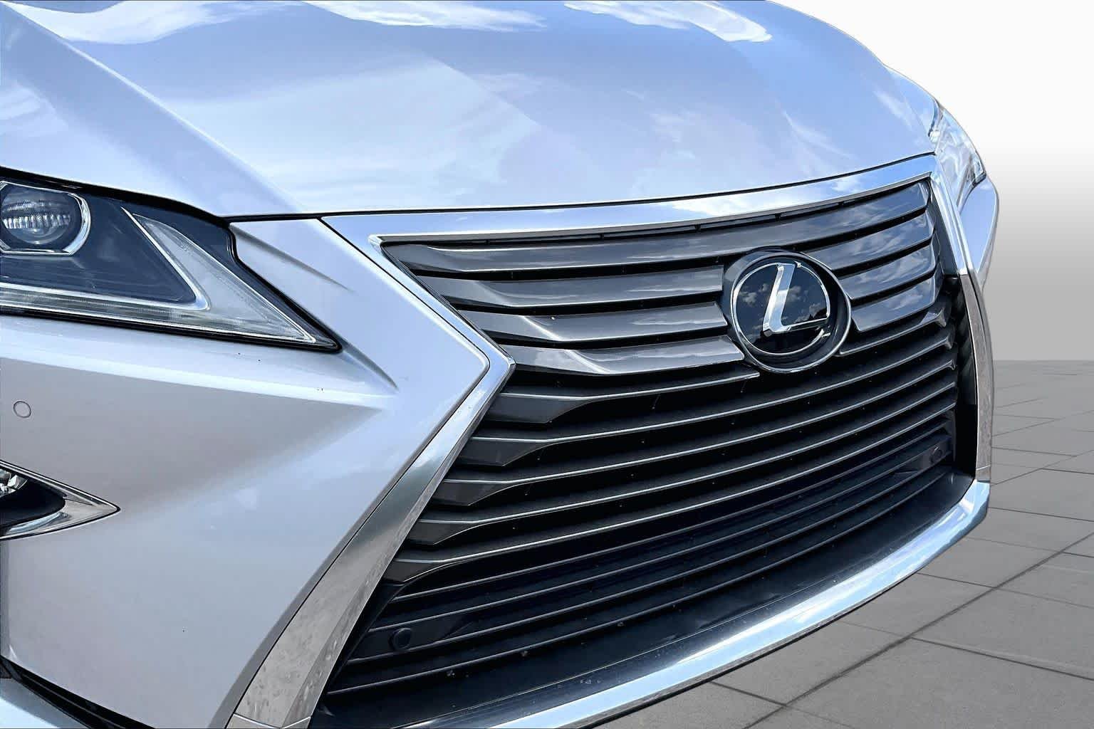 Used 2019 Silver Lining Metallic Lexus  image 27