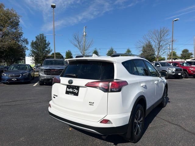 Used 2018 Super White Toyota XLE image 3