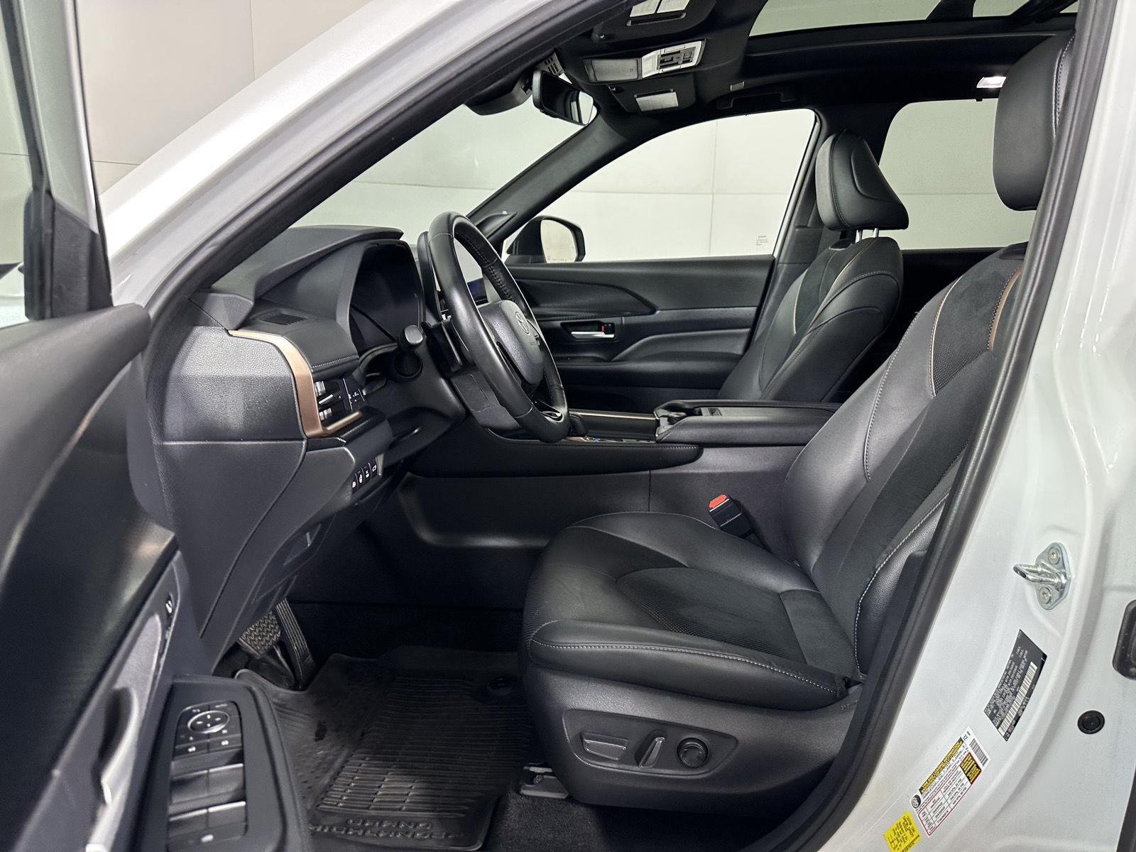 Used 2026 Wind Chill Pearl Toyota MAX Limited image 27