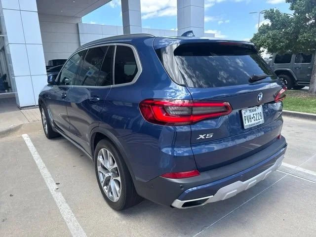 Used 2019 Blue BMW xDrive40i image 4