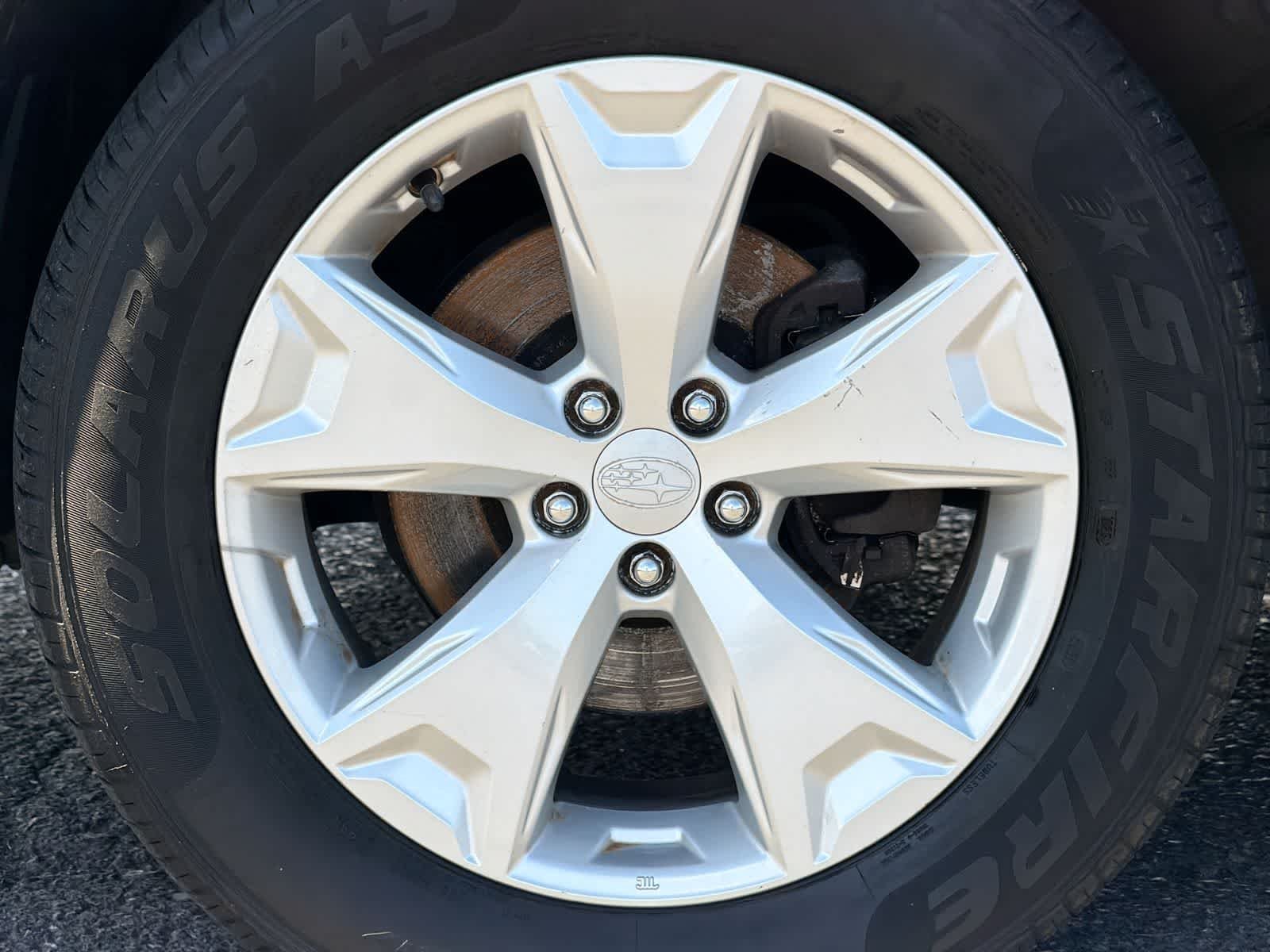 Used 2016 Ice Silver Metallic Subaru 2.5i Premium image 14