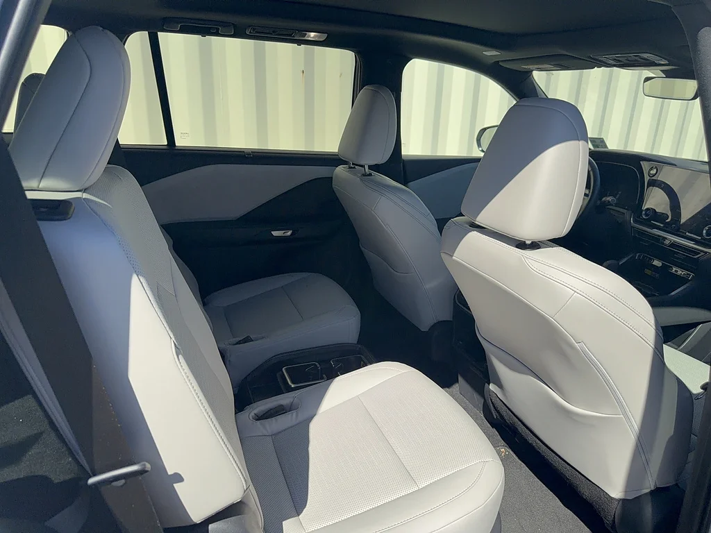 Certified Used 2026 WIND CHILL PEARL Lexus Premium image 3