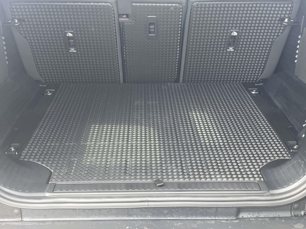 New 2026 Santorini Black Land Rover S image 17