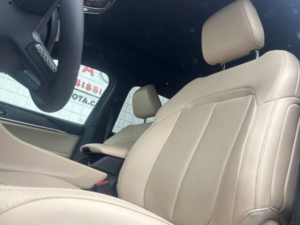 Used 2024 Gray Jeep Limited image 12