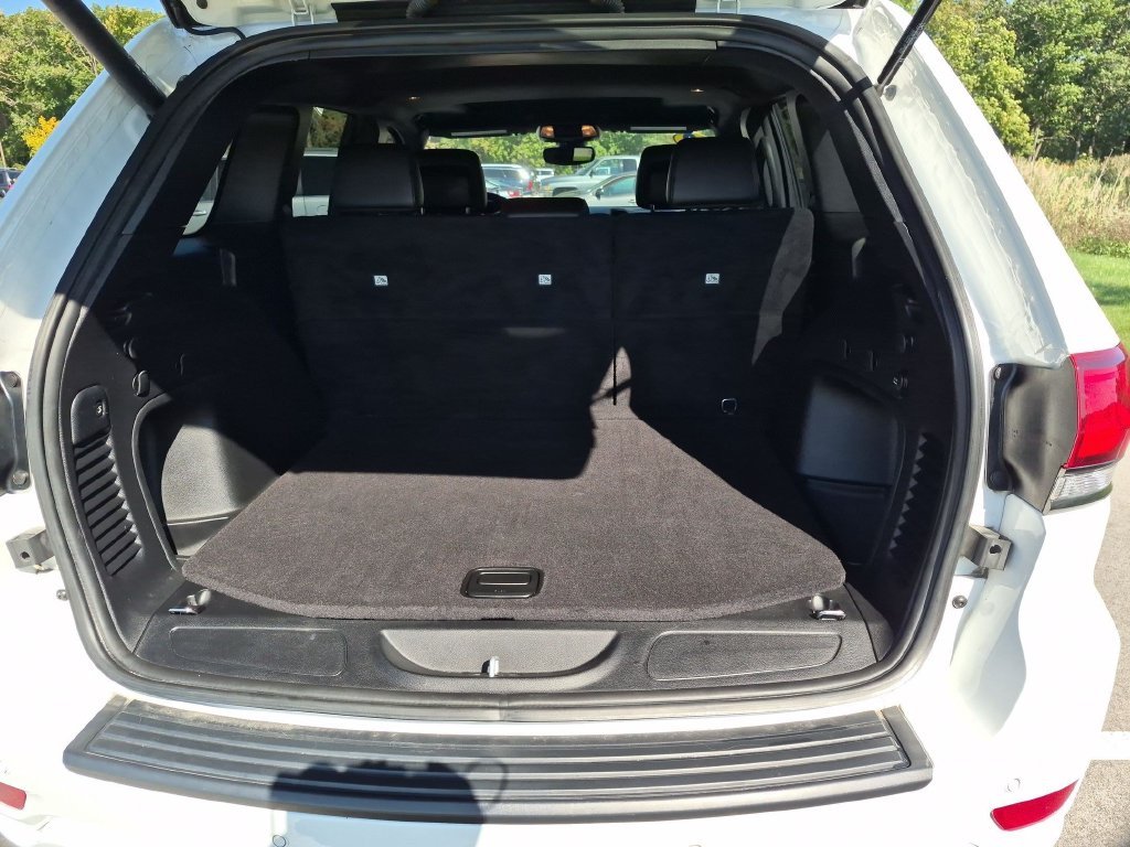 Used 2022 White Jeep Laredo X image 27