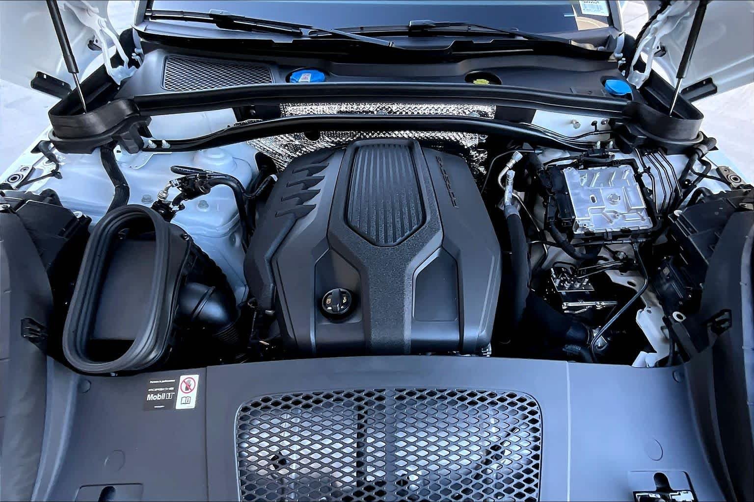 2026 Porsche Macan - Photo 21