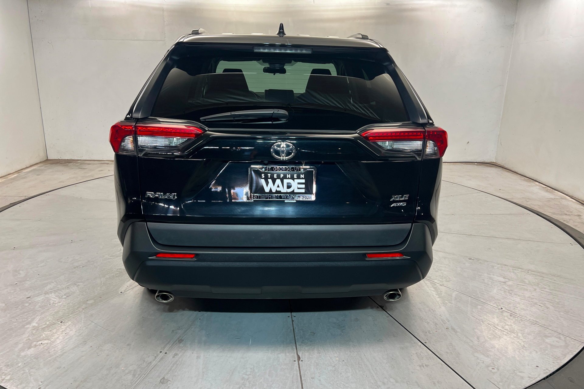Used 2025 Midnight Black Metallic Toyota XLE image 5