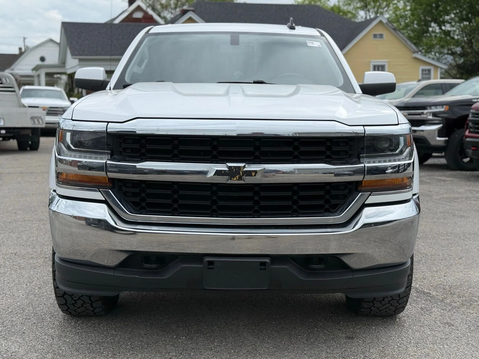 Used 2018 White Chevrolet LT image 11