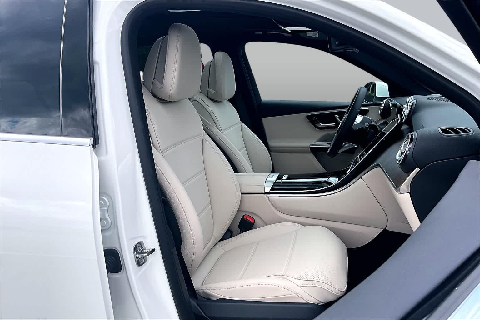 Used 2026 Polar White Mercedes-Benz GLC 300 image 17