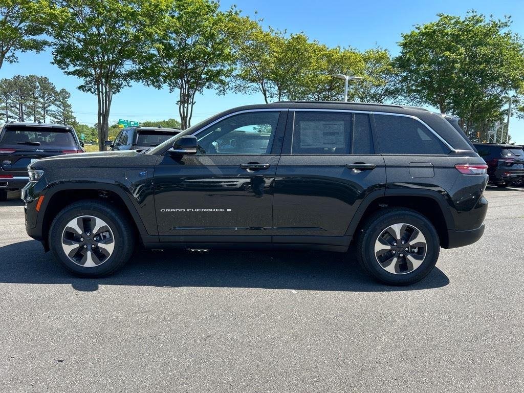 Used 2024 Rocky Mountain Pearlcoat Jeep  image 22
