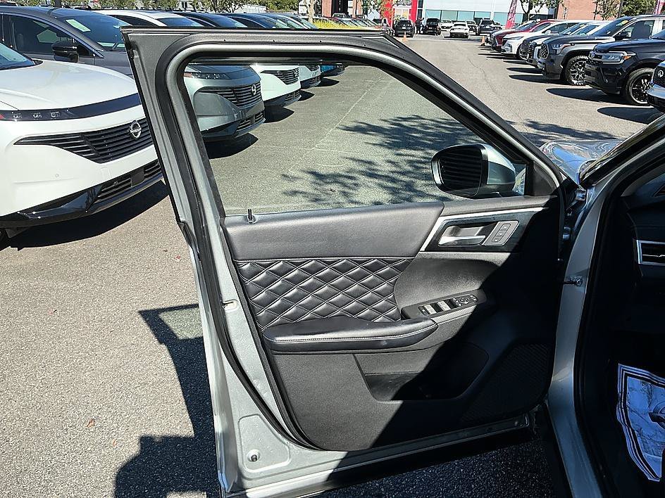 Used 2022 Silver Mitsubishi SEL image 11