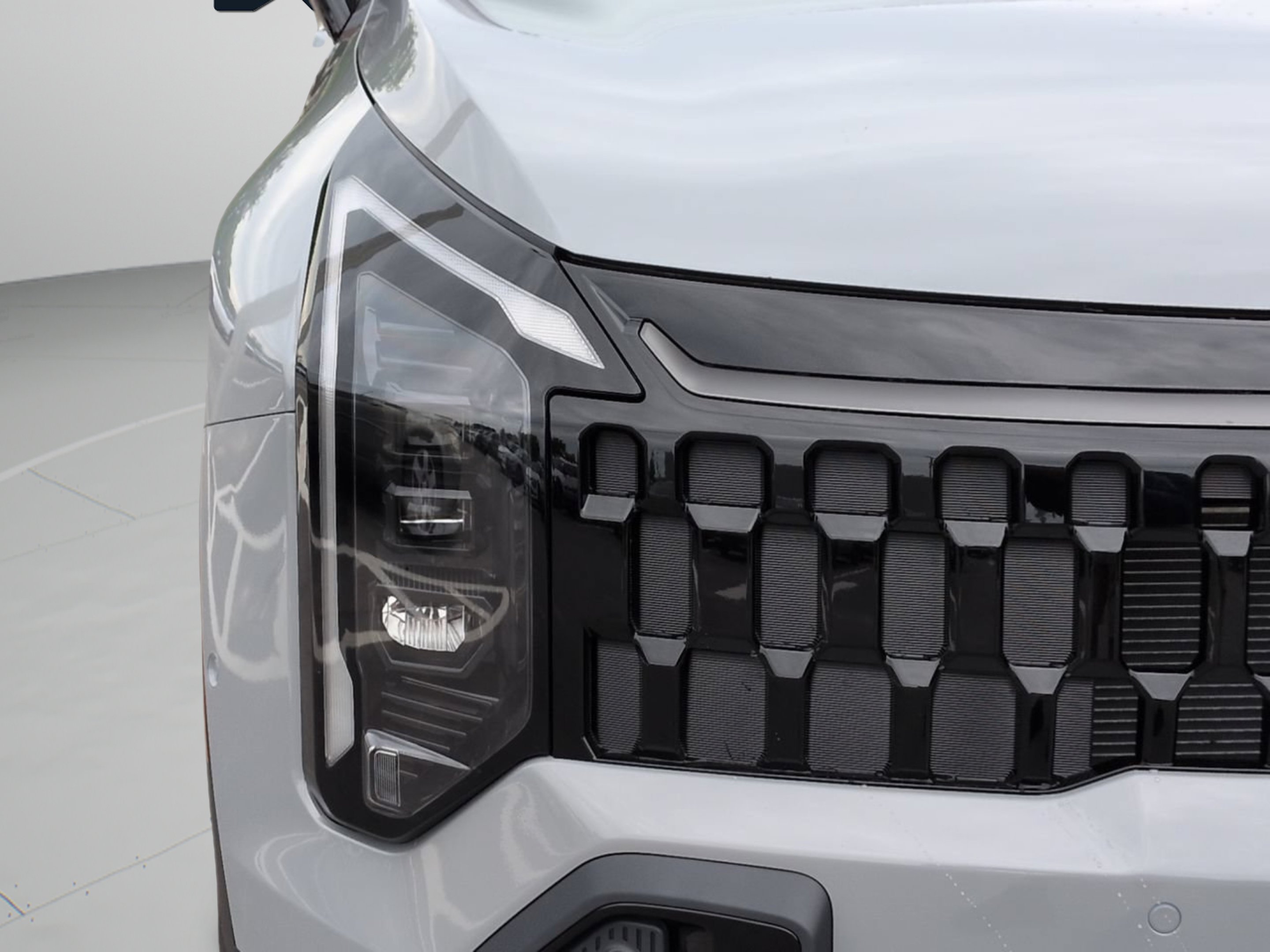 New 2026 Wolf Gray Kia X-Line image 31