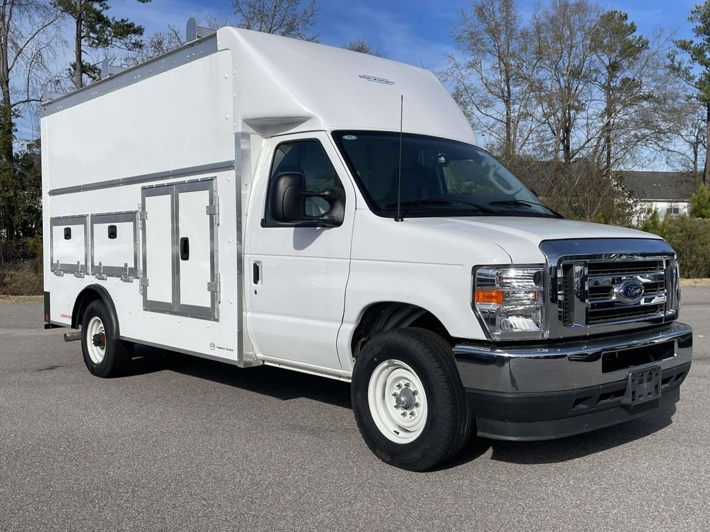 2025 Ford E-Series SRW E-350 Super Duty 158 in WB's photo